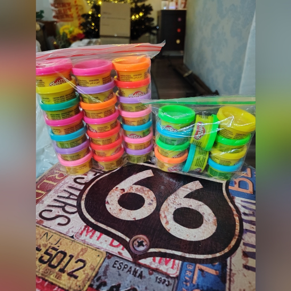 Play Doh..31 Mini Cups Multiple Colors.. All Together(NWT)